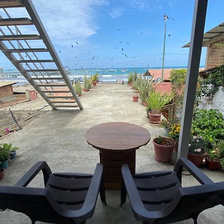 Hotel Casa De Heidi Puerto López Esterno foto